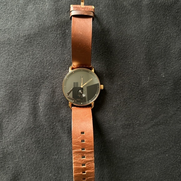 MVMT Revolver Watch- Clean and Fresh Look- Excellent Shape - Picture 3 of 3